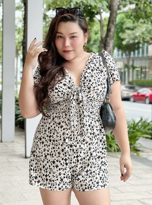 Jumpsuit Addilyn Nền Trắng Hoa Cỏ Nhí Đen