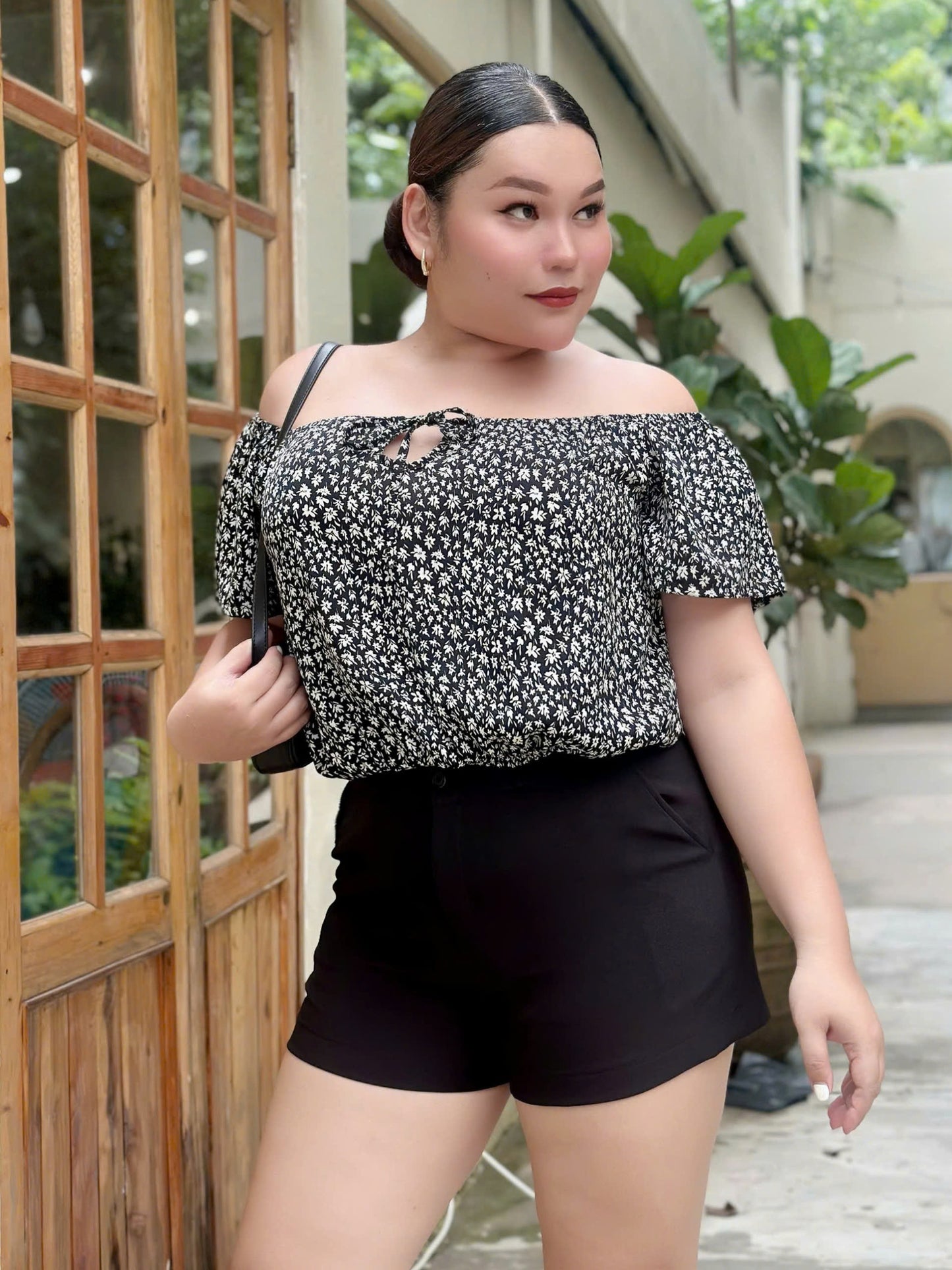 Quần Short Alexis Đen Trơn