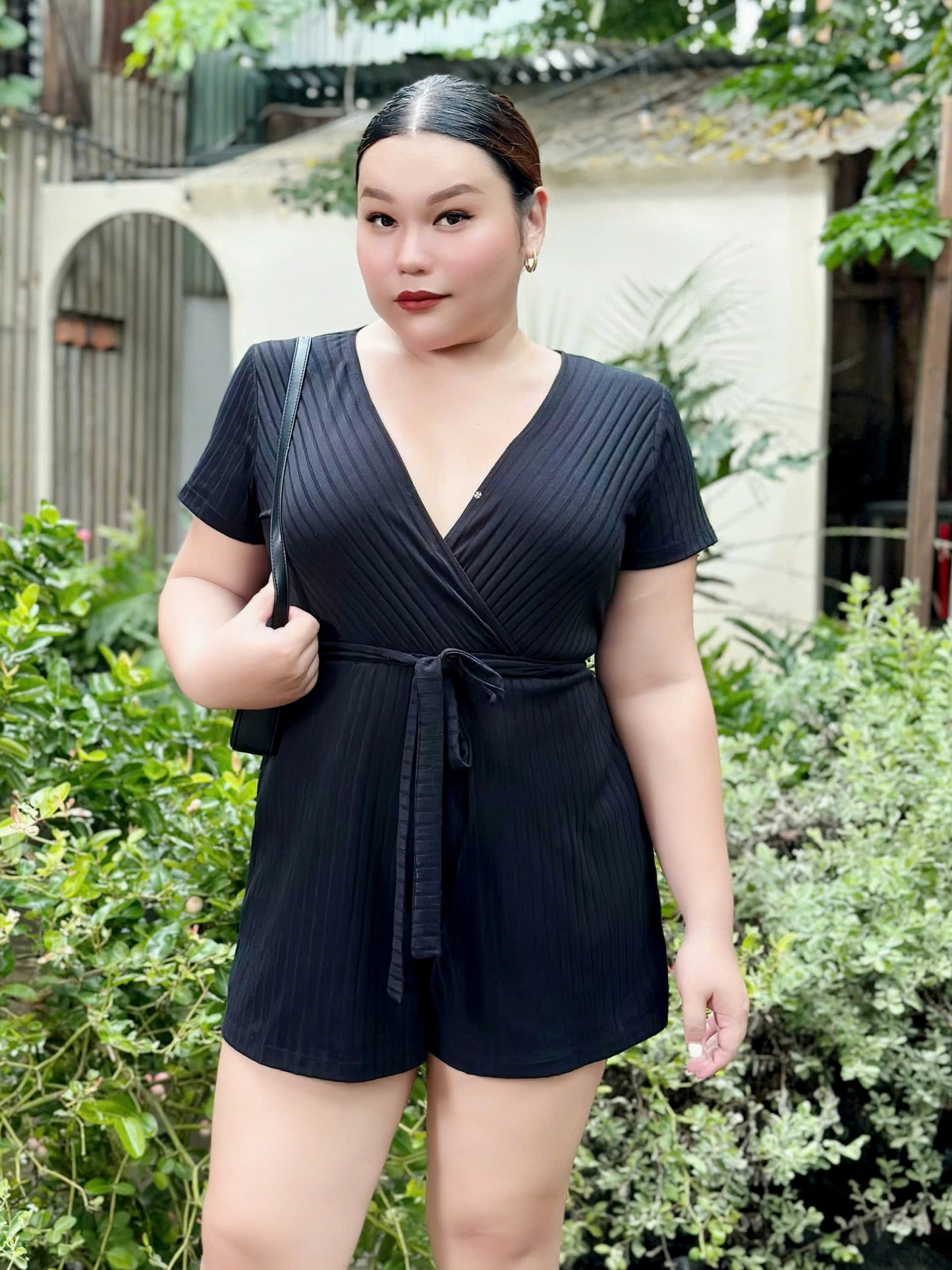 Jumpsuit Azalea Màu Đen Trơn Sọc Dọc