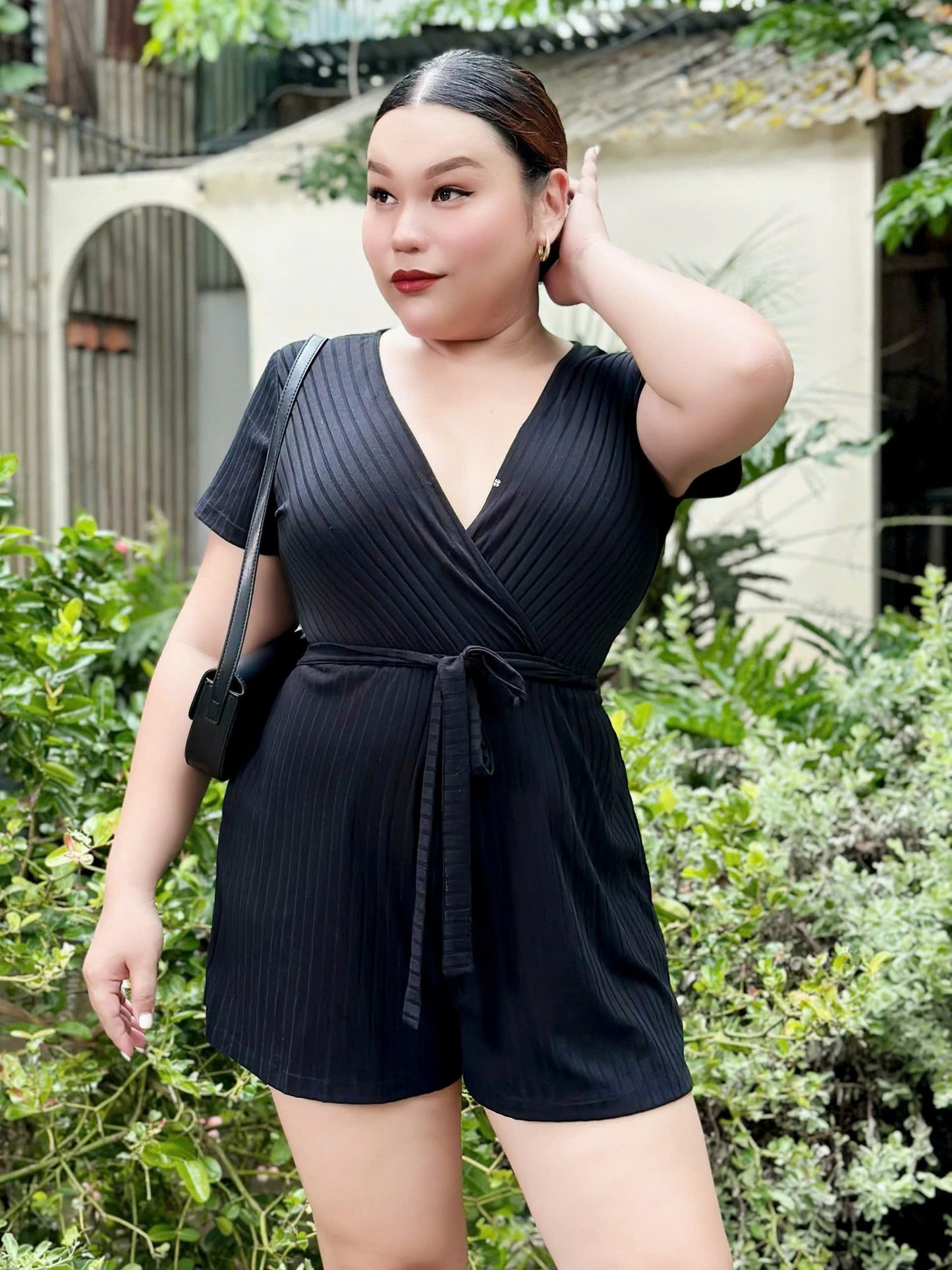 Jumpsuit Azalea Màu Đen Trơn Sọc Dọc